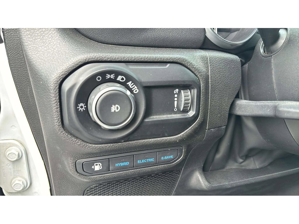 Used 2023 Jeep Wrangler Sahara w/ Cold Weather Group image 19
