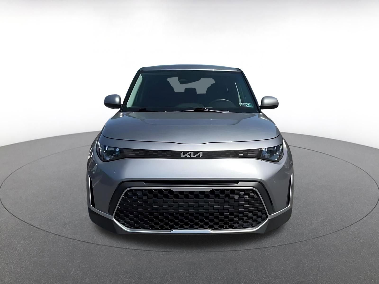 Used 2025 Kia Soul LX w/ LX Technology Package FWD image 5