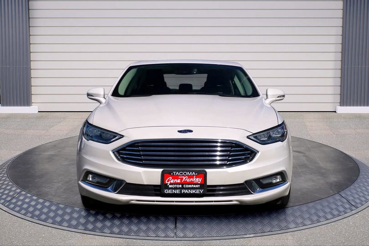 Used 2017 Ford Fusion Energi Titanium FWD image 2