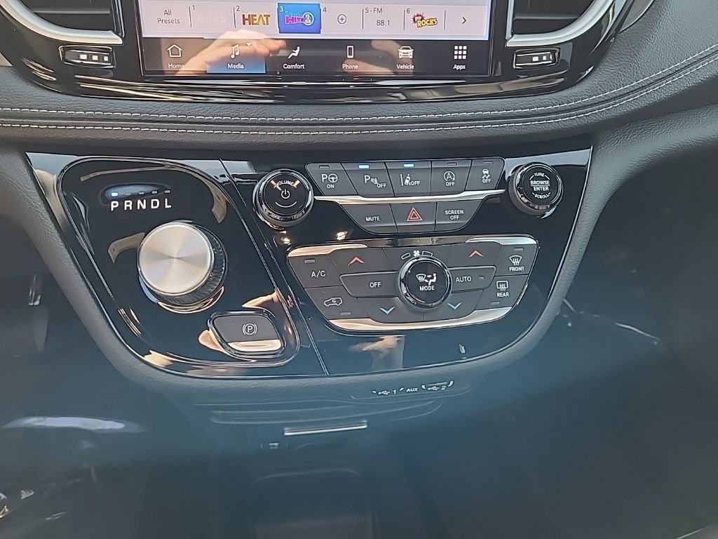 New 2025 Chrysler Pacifica Select FWD image 31