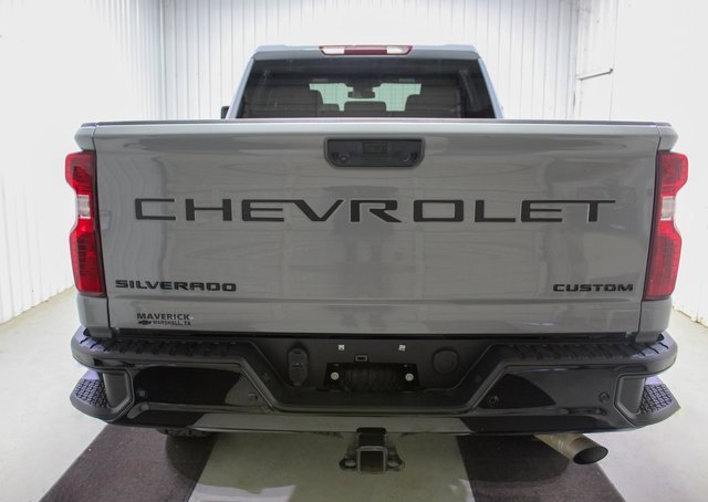 Used 2024 Chevrolet Silverado 2500 Custom w/ Custom Value Package image 5