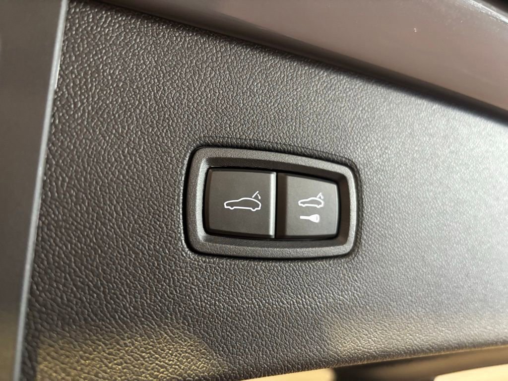 Certified 2025 Porsche Cayenne AWD/4WD image 45