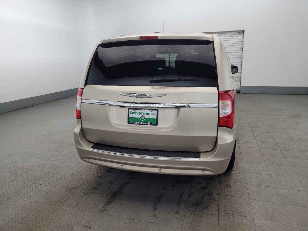 Used 2015 Chrysler Town & Country Touring-L w/ Driver Convenience Group image 7