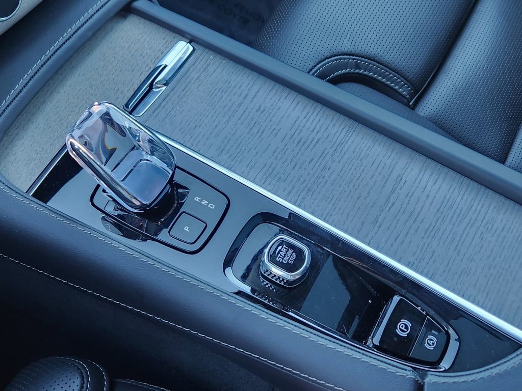 New 2025 Volvo XC90 T8 Ultra w/ Protection Package Premier image 17