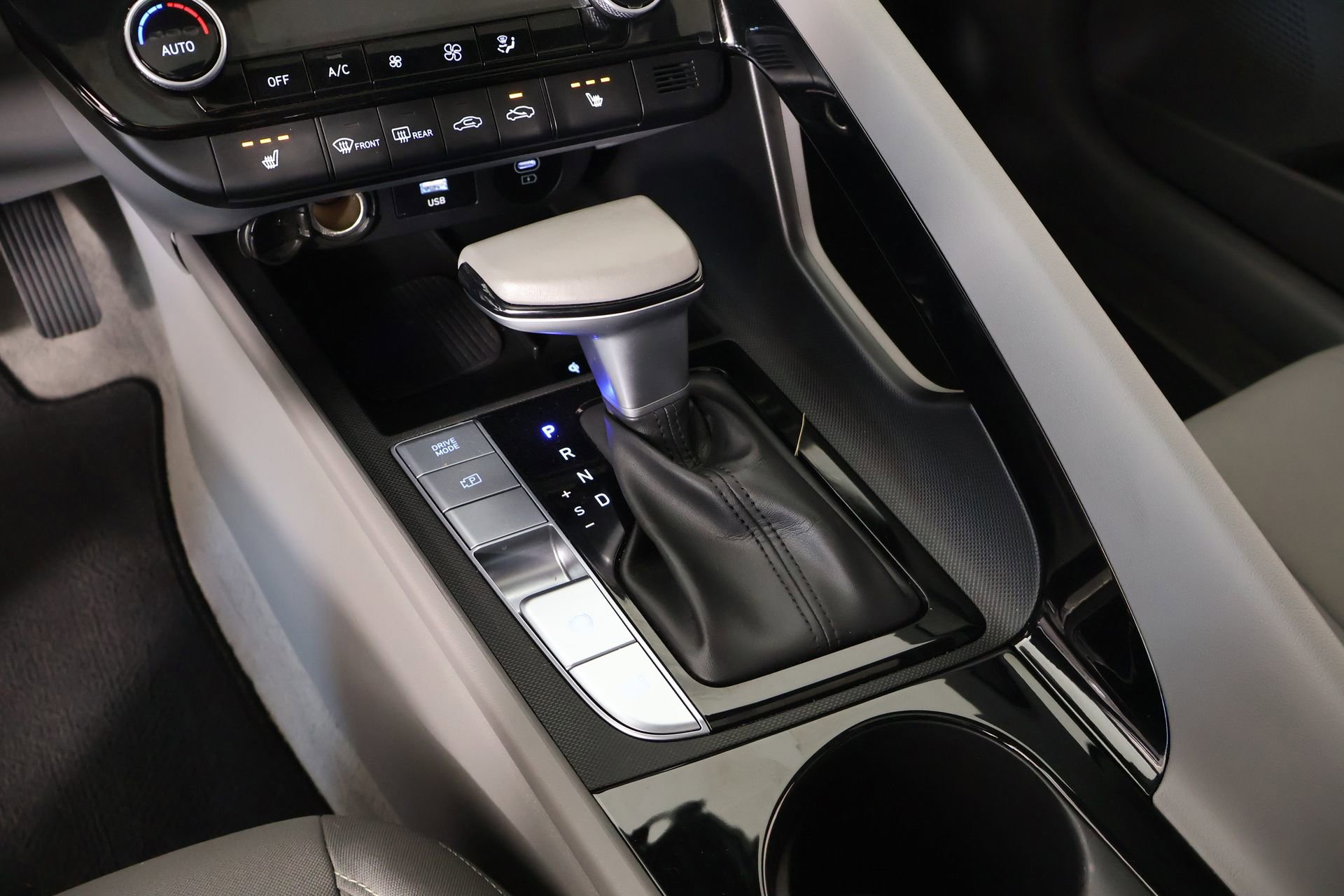 Used 2024 Hyundai Elantra SEL w/ Convenience Package image 9