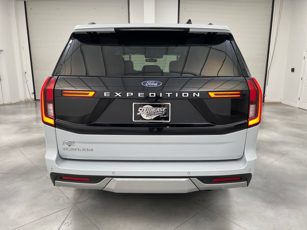 Used 2025 Ford Expedition Platinum AWD/4WD image 8