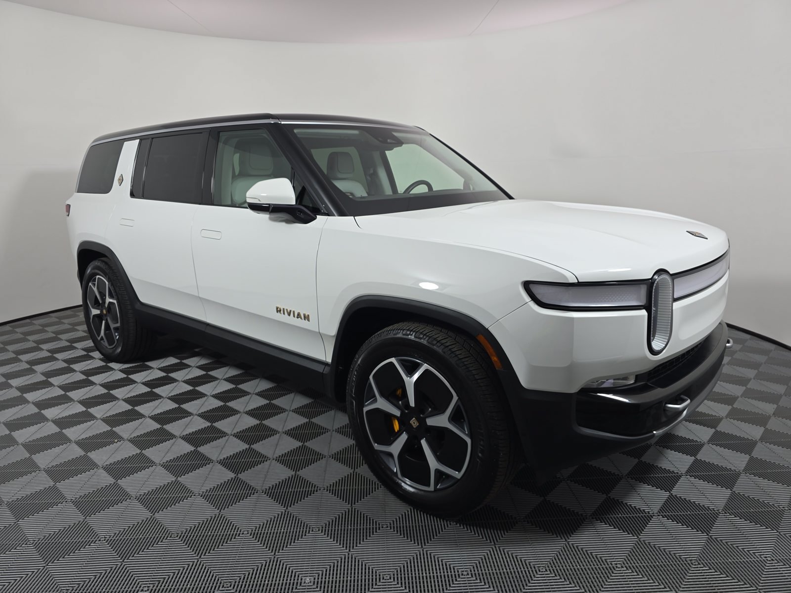 Used 2024 Rivian R1S Adventure Quad AWD/4WD image 7