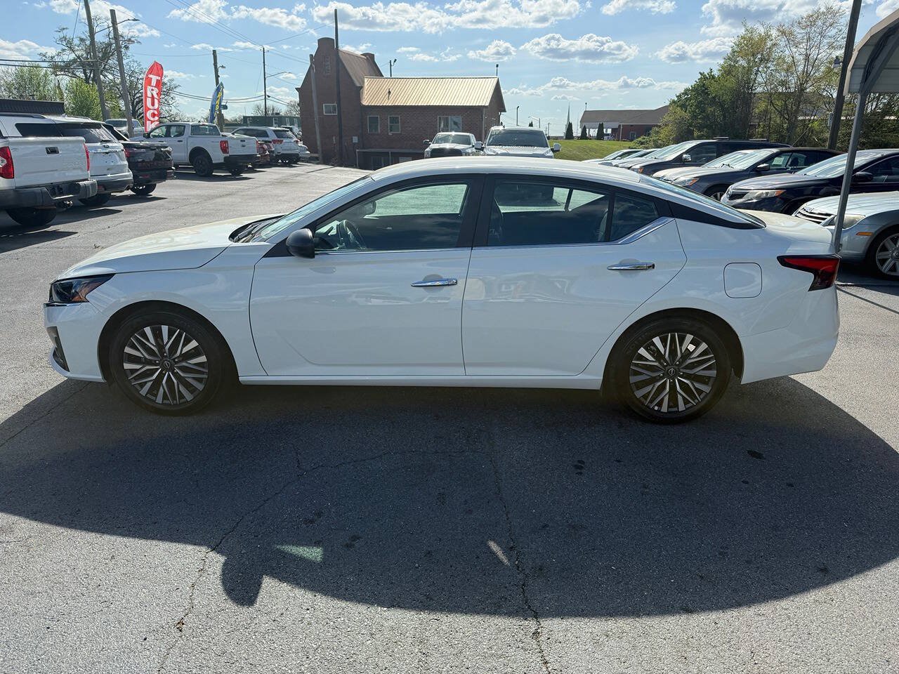 Used 2025 Nissan Altima 2.5 SV FWD image 7