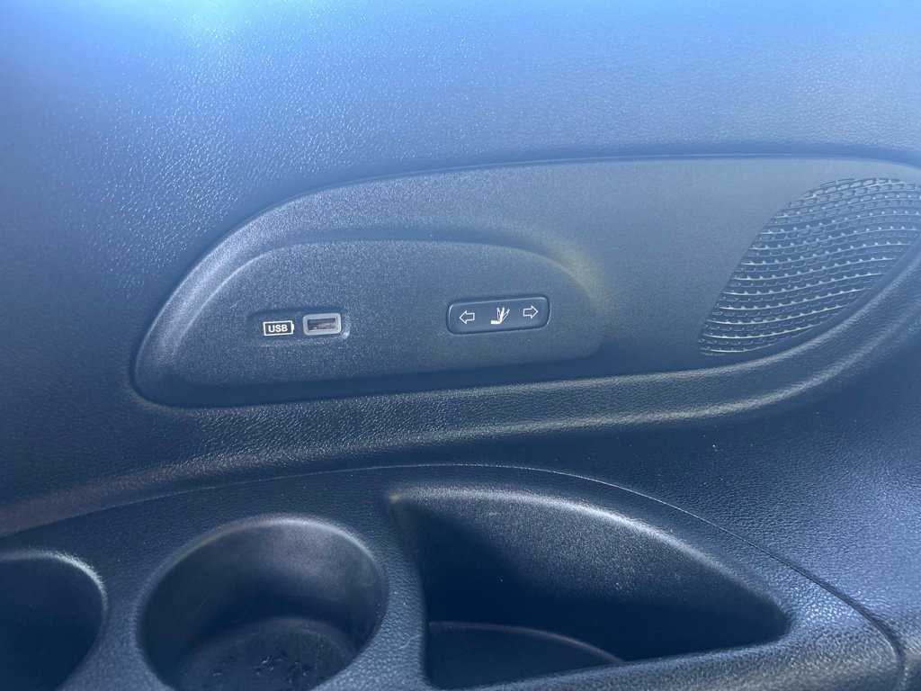 Used 2019 Chrysler Pacifica Limited w/ Advanced Safetytec Group FWD image 26