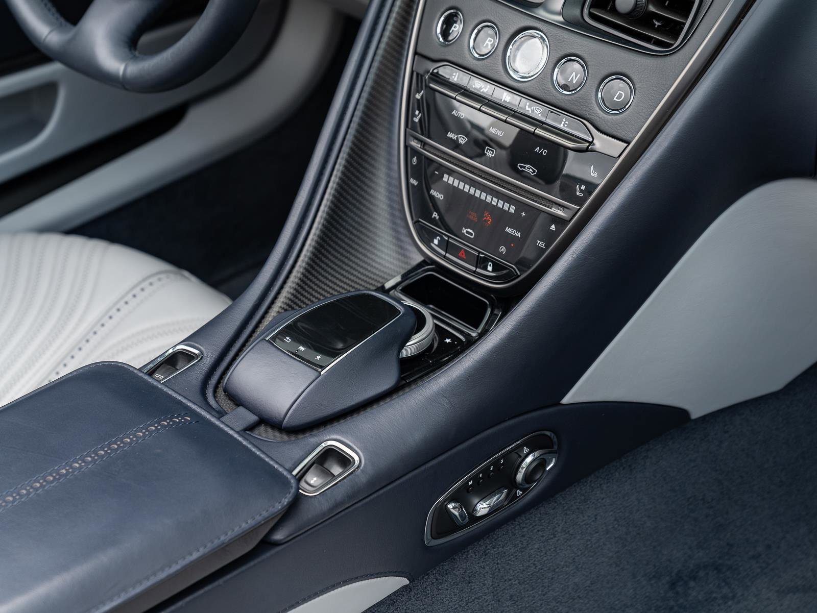 Used 2020 Aston Martin DB11 Volante image 49