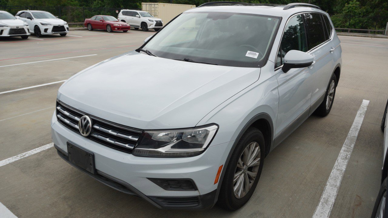 Used 2018 Volkswagen Tiguan SE w/ Panoramic Sunroof Package FWD image 1