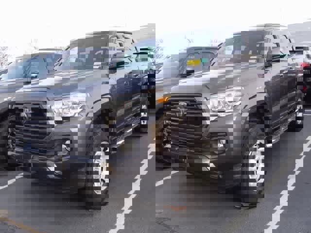 Used 2019 Toyota Tacoma SR image 1