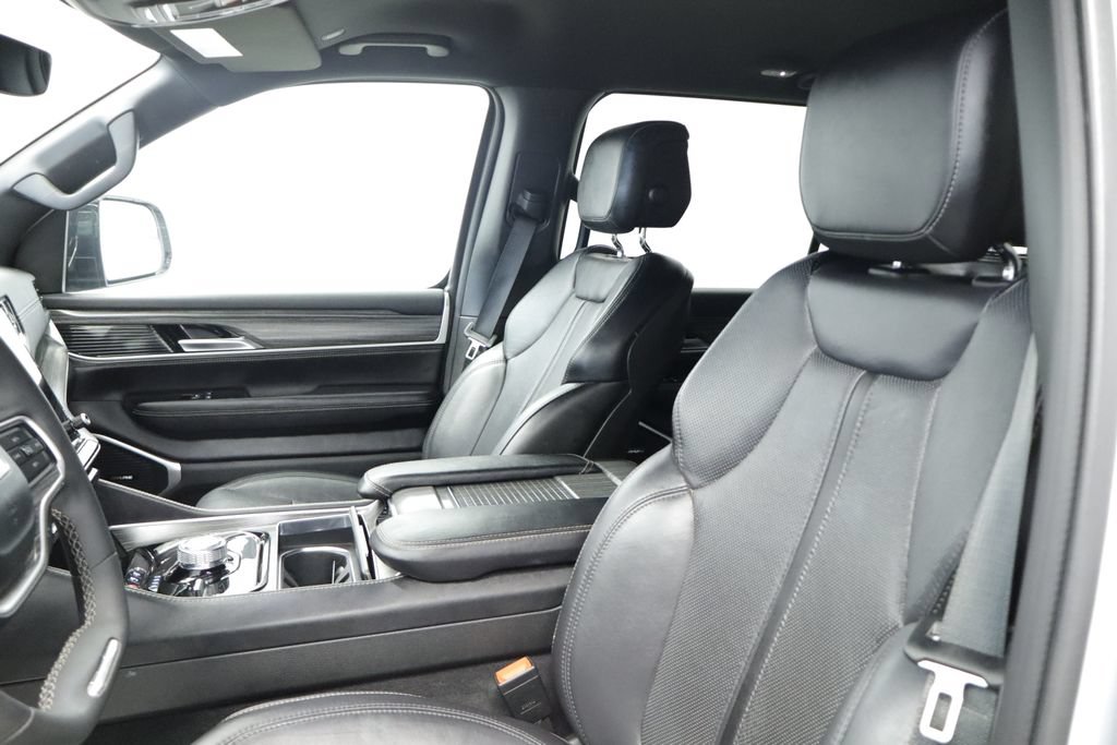Certified 2024 Jeep Wagoneer Series II w/ Flexible Seating Group AWD/4WD image 30