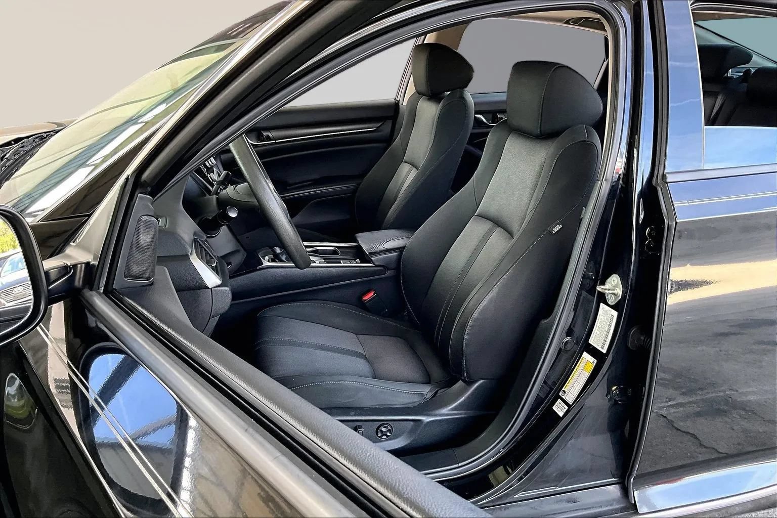 Used 2018 Honda Accord EX image 18