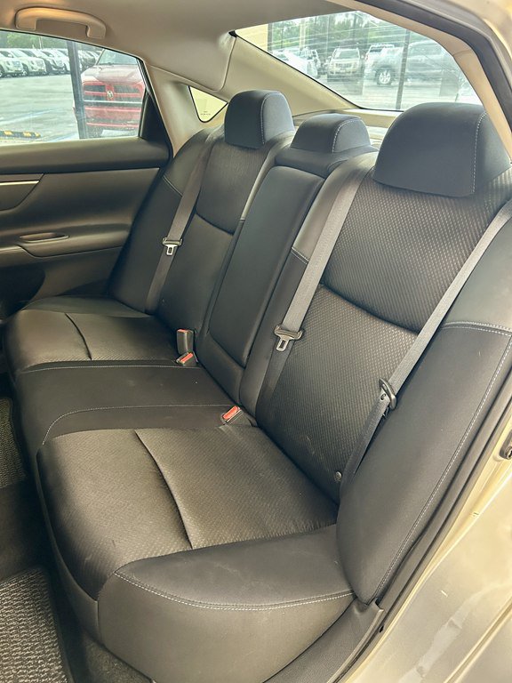 Used 2016 Nissan Altima 2.5 SR FWD image 16