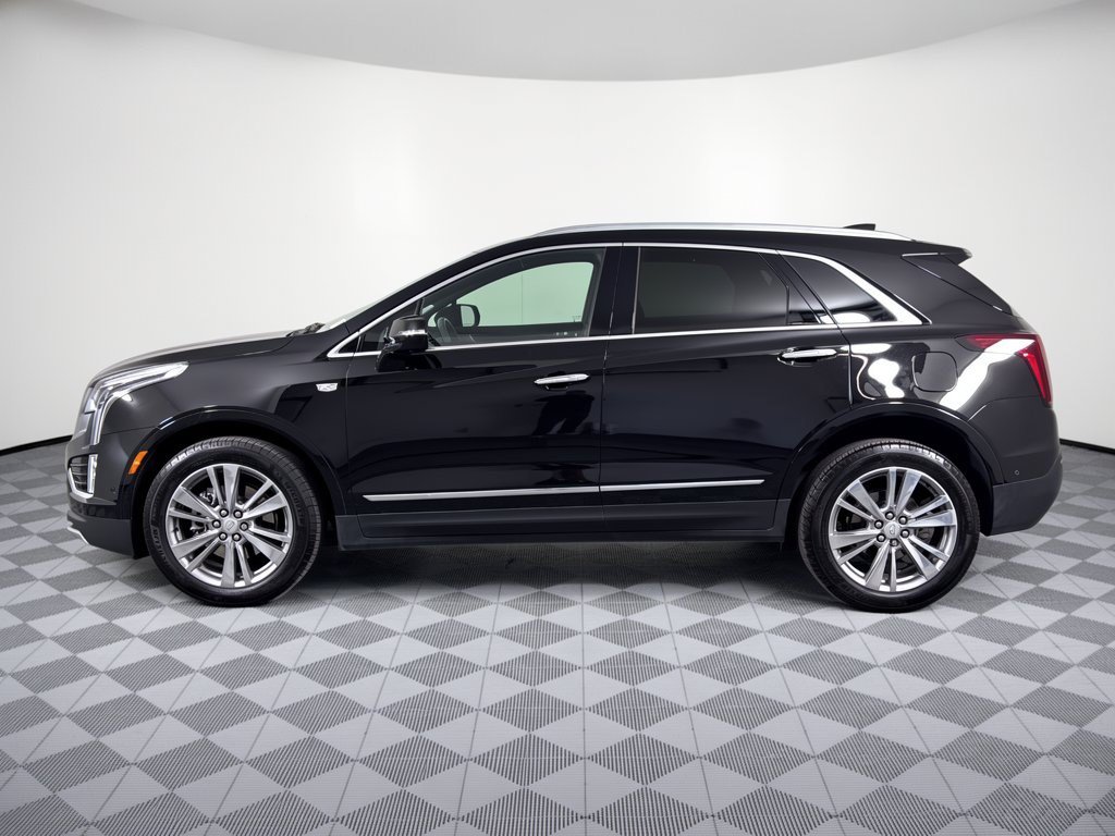 Used 2024 Cadillac XT5 Premium Luxury w/ Technology Package FWD image 2