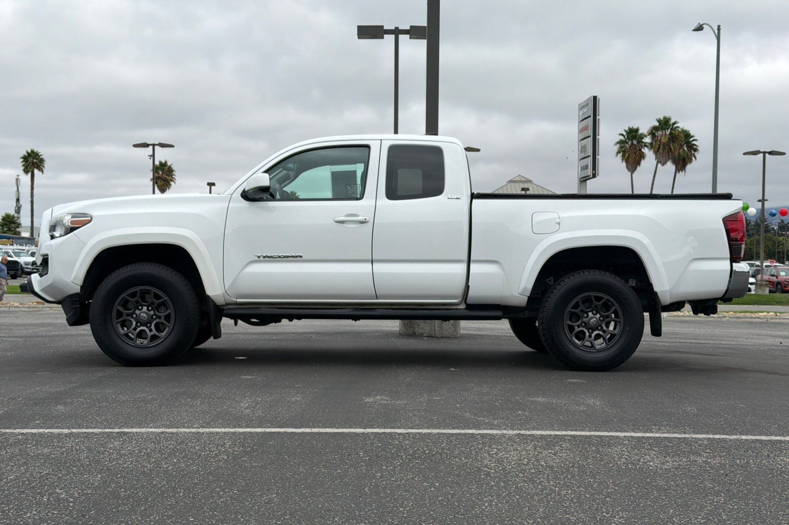 Used 2018 Toyota Tacoma SR5 RWD image 7