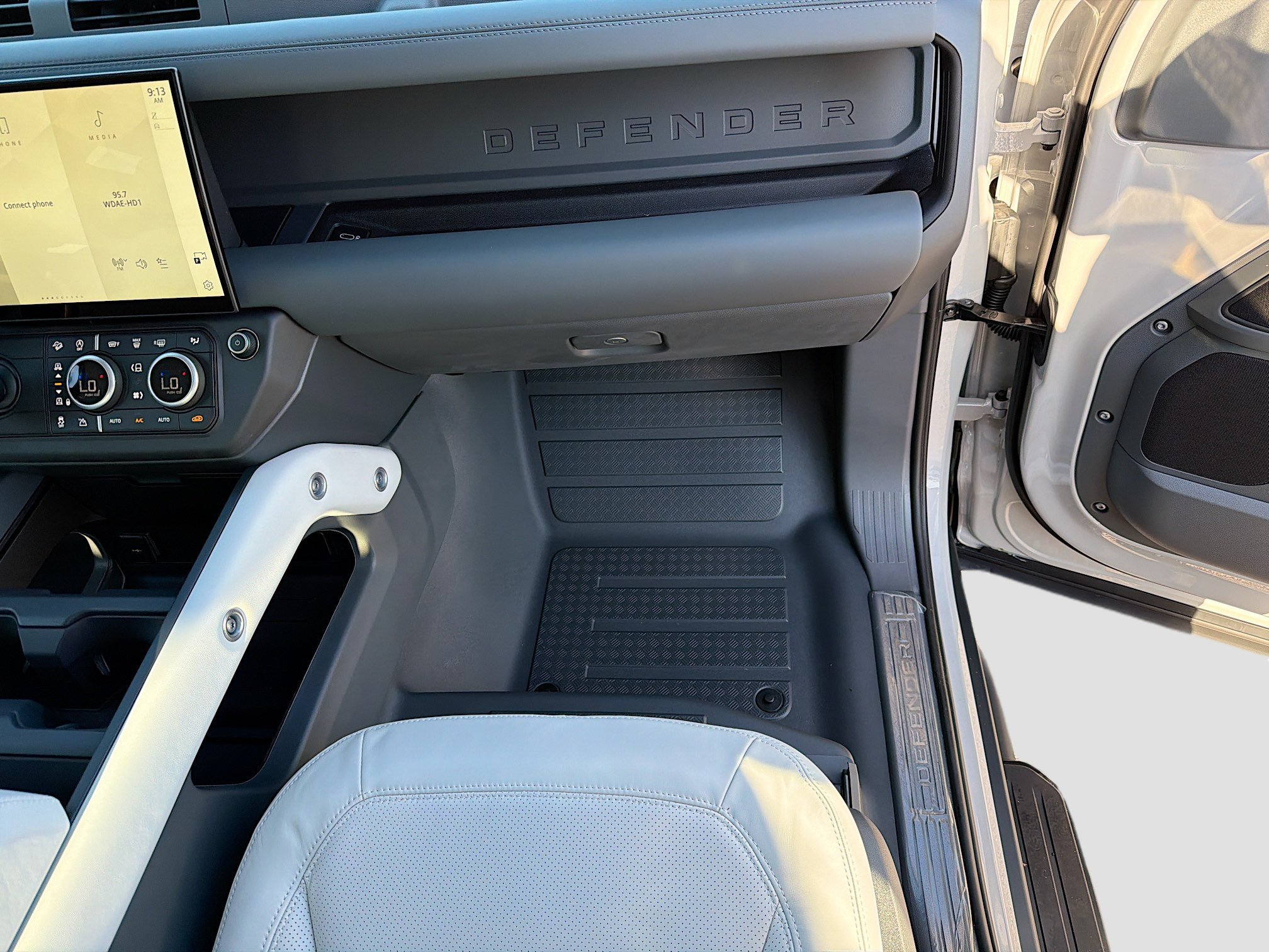New 2026 Land Rover Defender 110 X-Dynamic SE AWD/4WD image 17