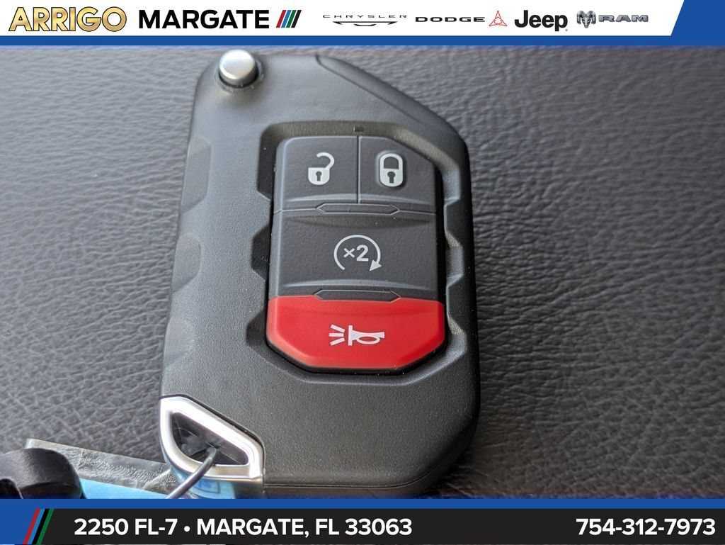 Used 2025 Jeep Wrangler Unlimited Sahara w/ Safety Group AWD/4WD image 30