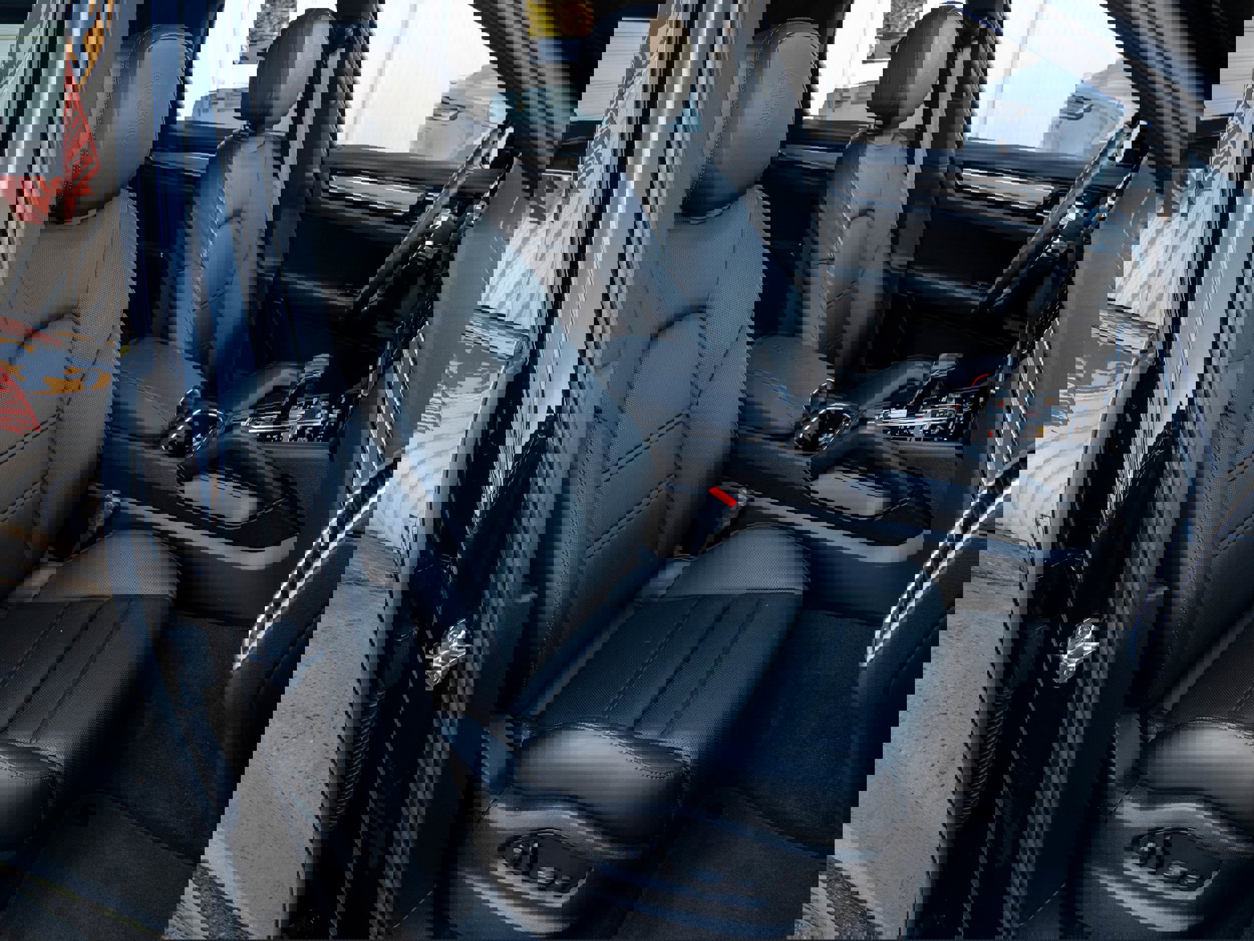 Certified 2023 Porsche Cayenne Platinum Edition image 30