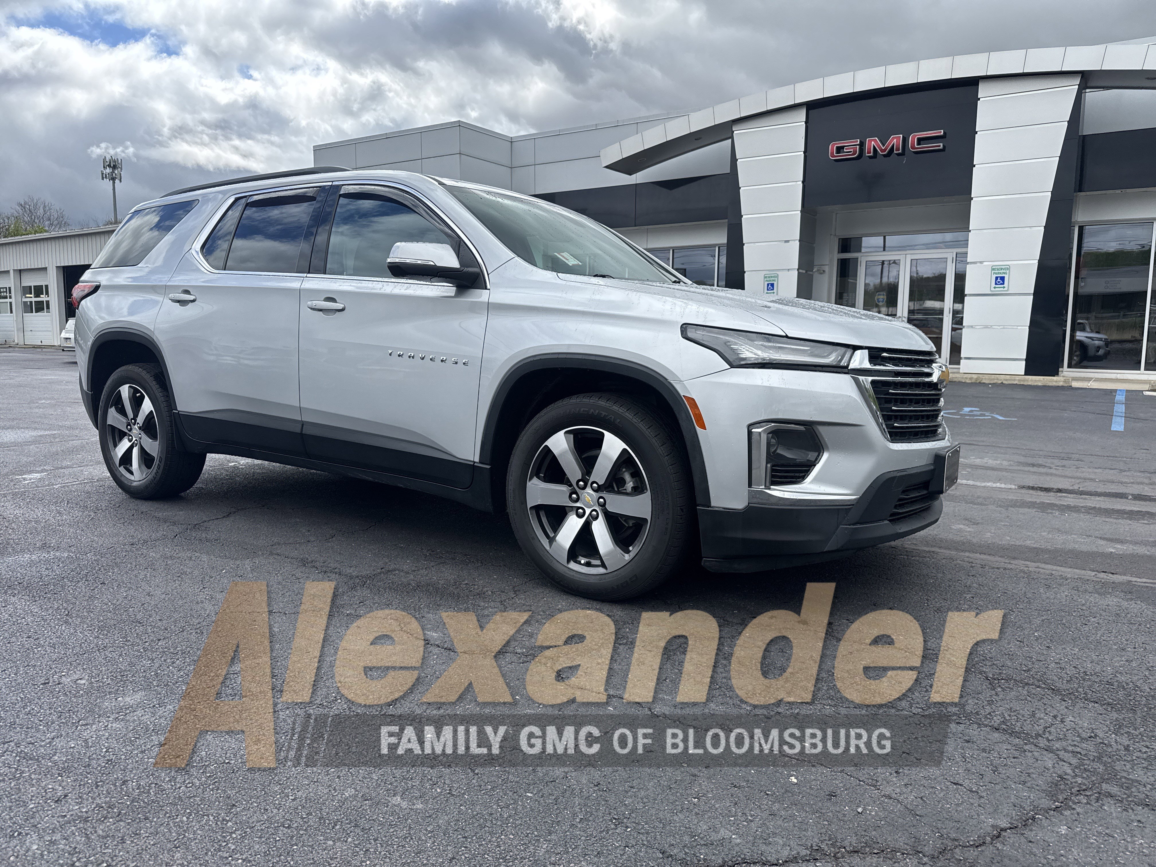Used 2022 Chevrolet Traverse LT w/ LT Premium Package