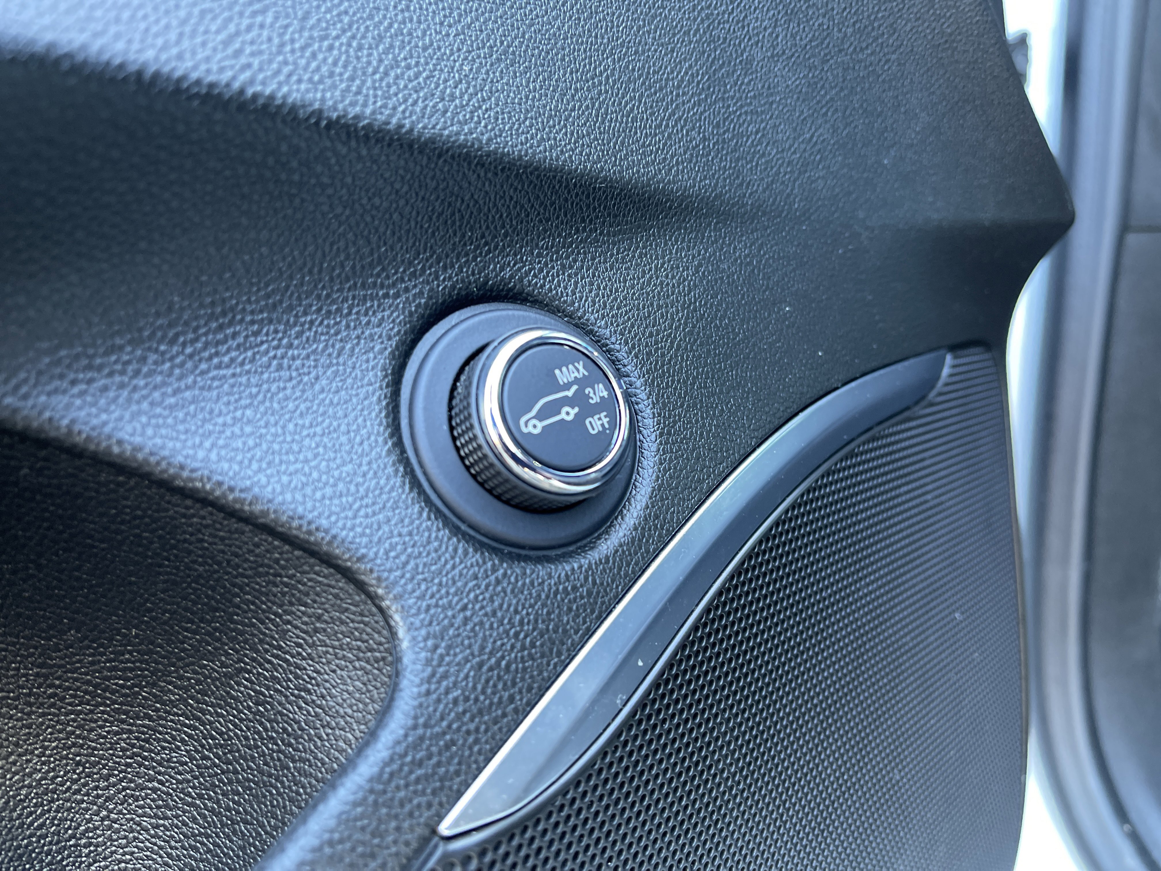 Used 2023 Buick Enclave Essence image 14