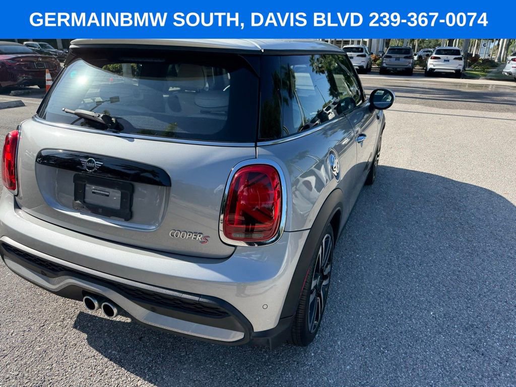 Used 2023 MINI Cooper S w/ Signature Upholstery Package FWD image 9