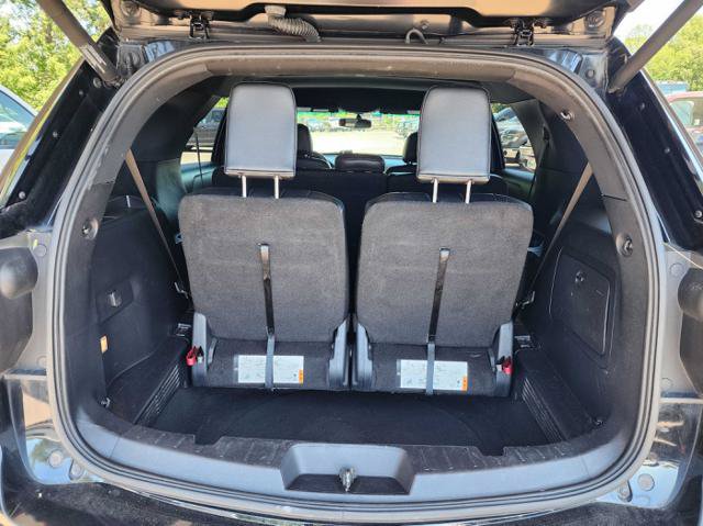 Used 2016 Ford Explorer XLT w/ Equipment Group 202A AWD/4WD image 15