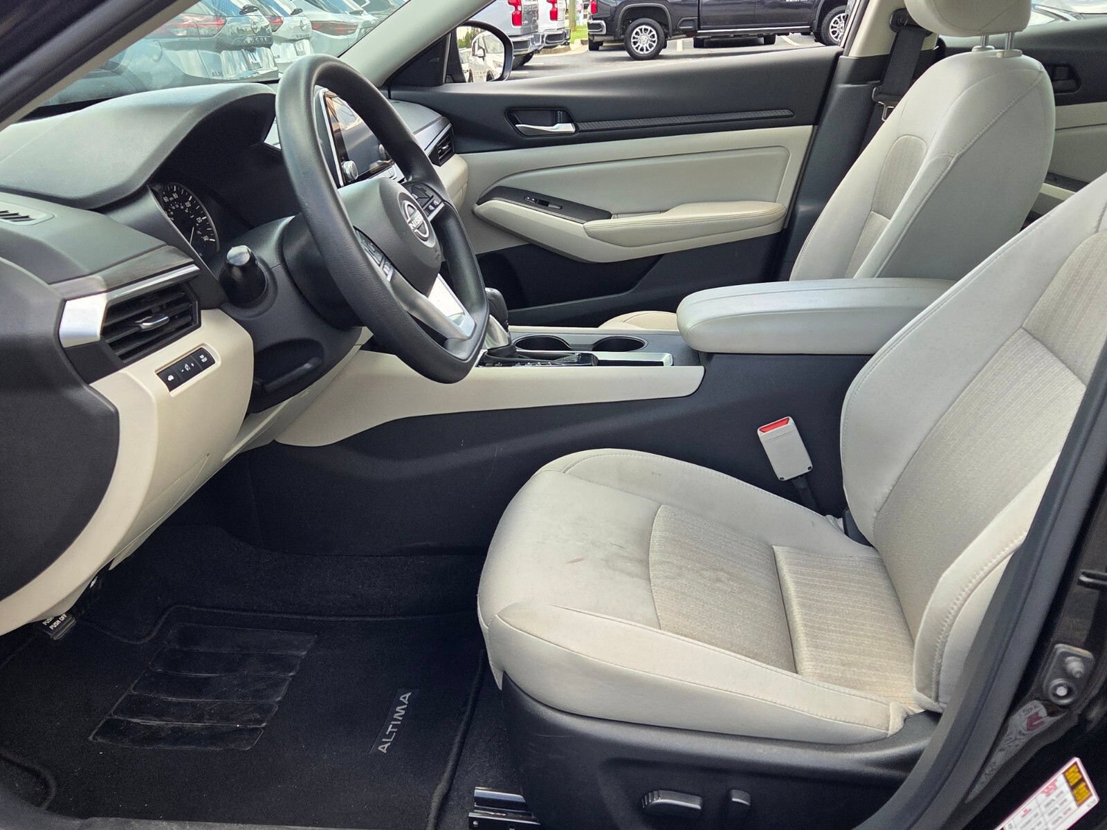 Used 2025 Nissan Altima 2.5 SV FWD image 5