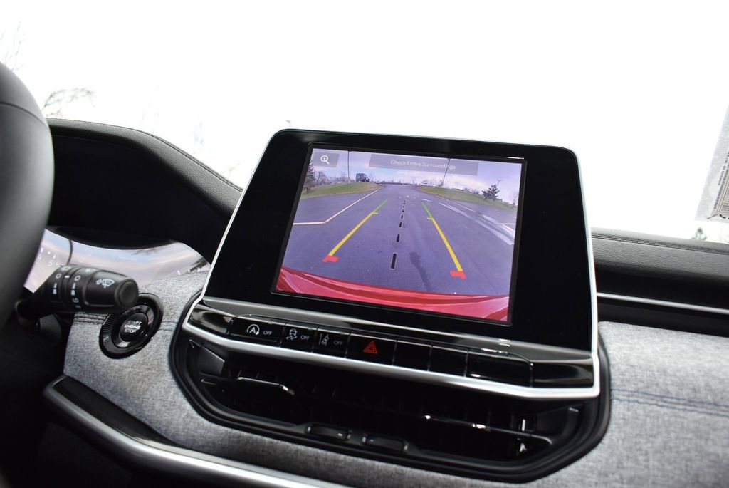 Used 2025 Jeep Compass Latitude image 14