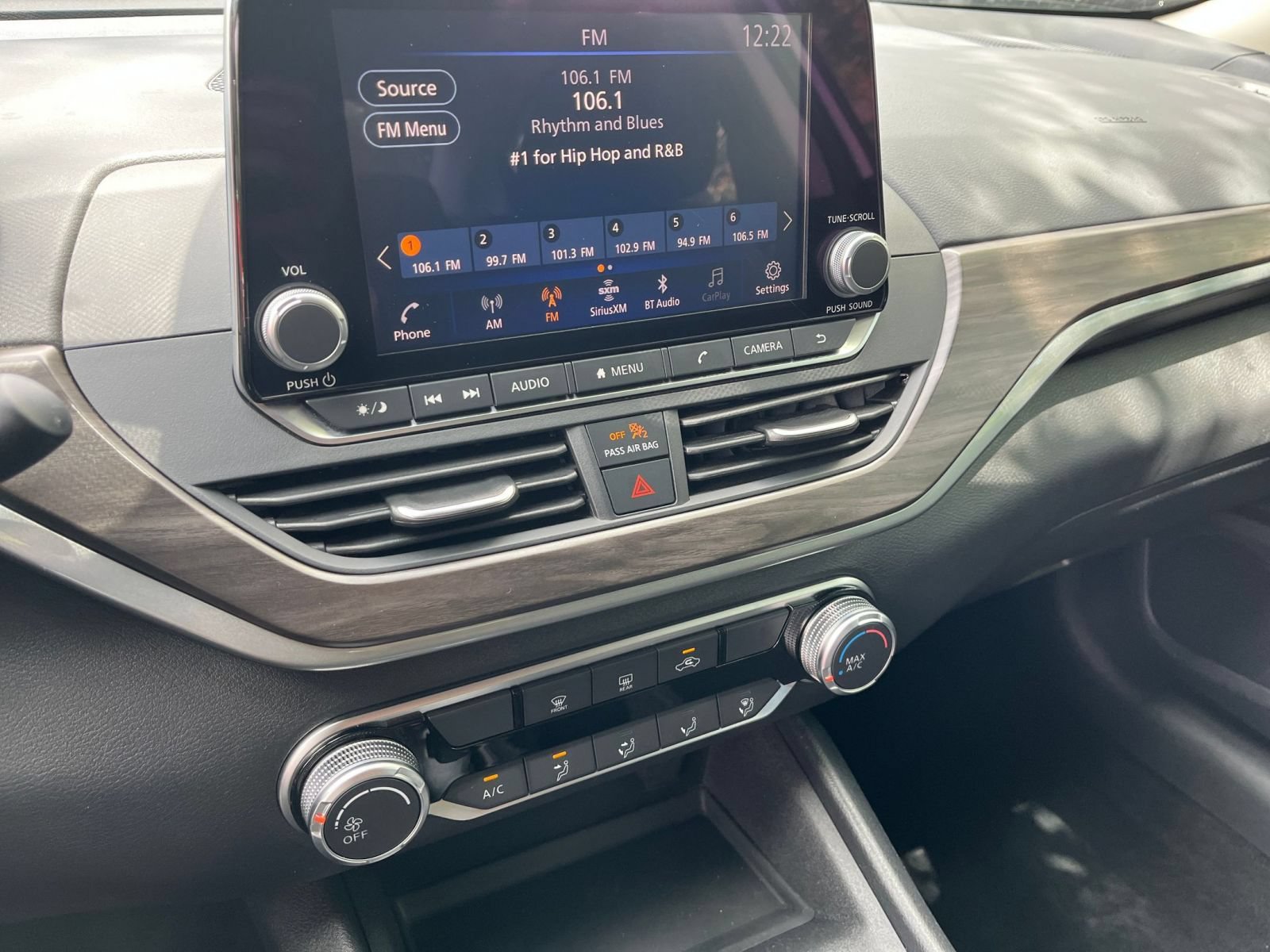 Used 2025 Nissan Altima 2.5 SV FWD image 17