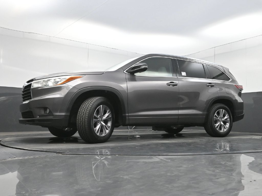 Used 2015 Toyota Highlander XLE FWD image 25
