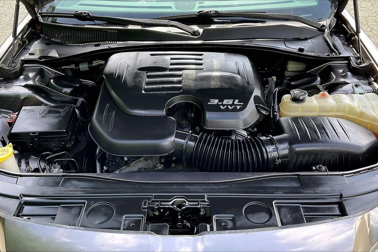 Used 2014 Chrysler 300 S RWD image 37