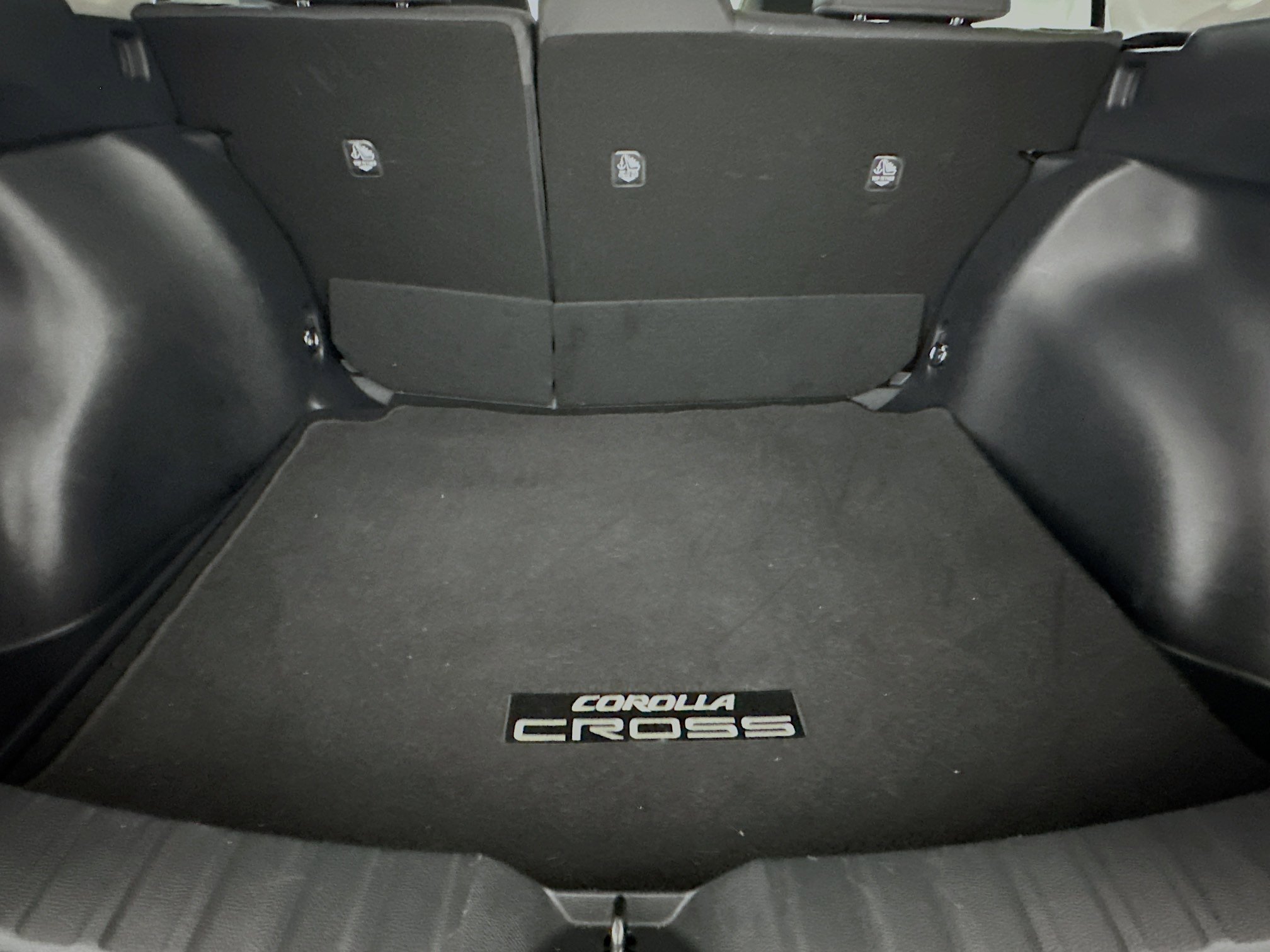 Used 2025 Toyota Corolla Cross LE image 31