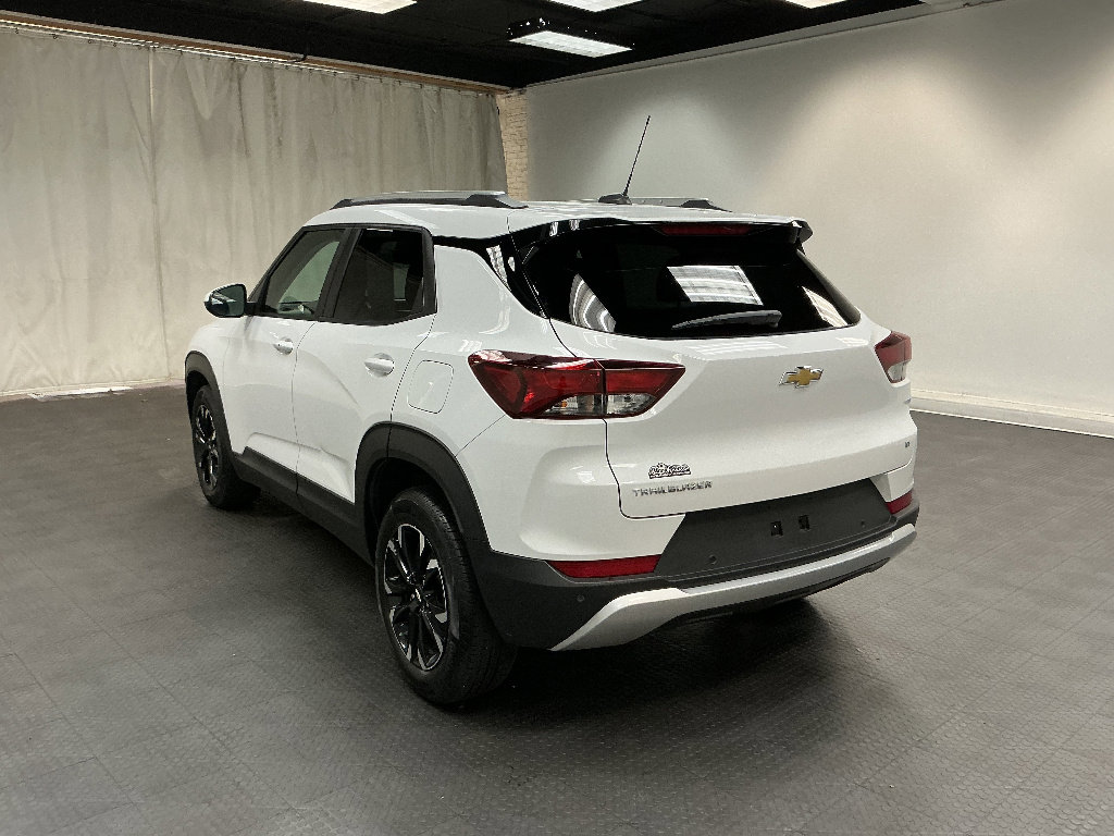 Used 2022 Chevrolet TrailBlazer LT w/ Convenience Package FWD image 3