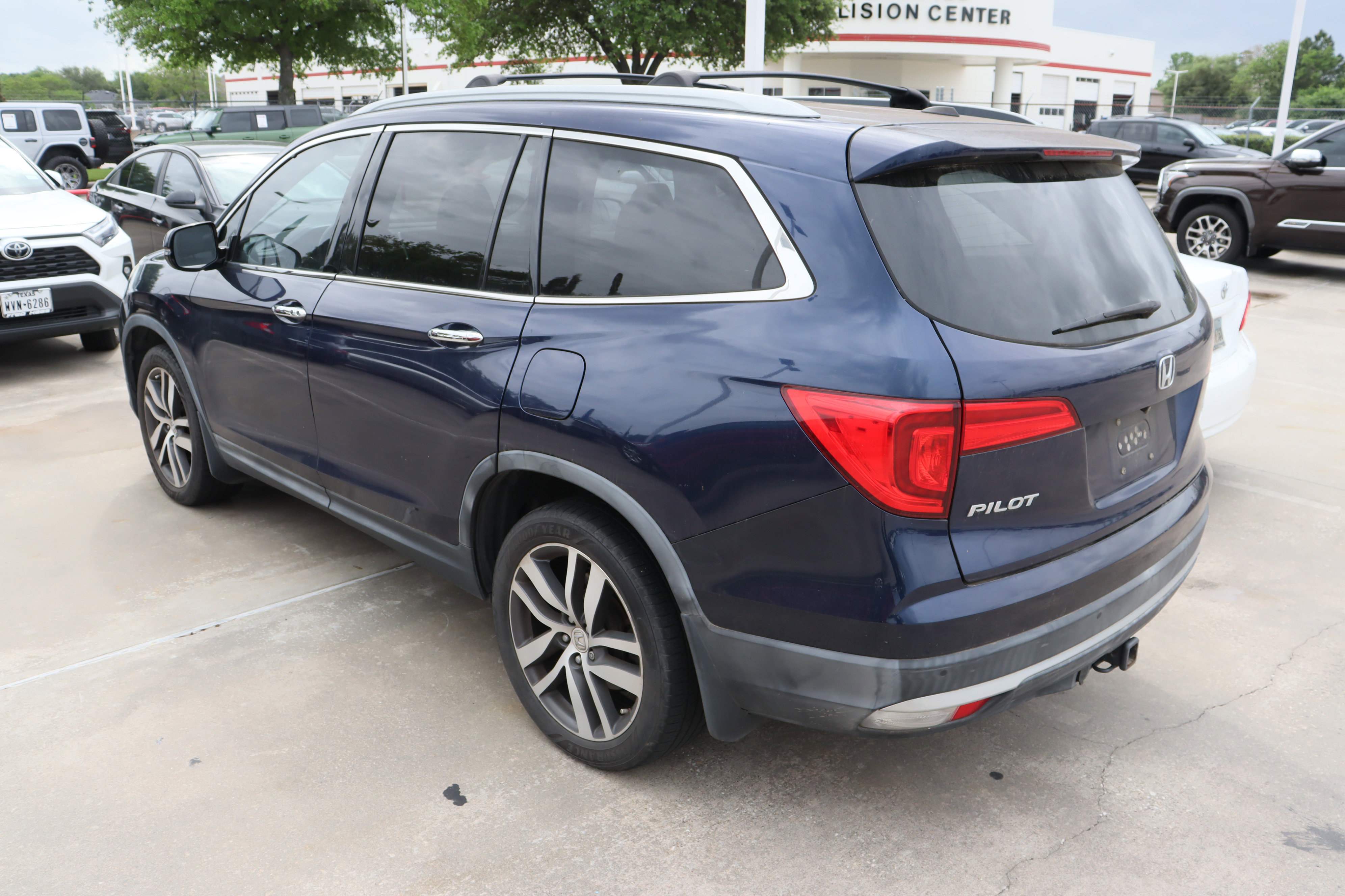 Used 2016 Honda Pilot Elite image 8