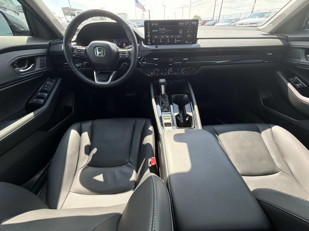 Used 2025 Honda Accord Touring image 17