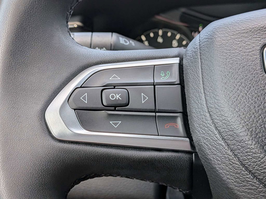 Used 2022 Jeep Compass Latitude FWD image 24