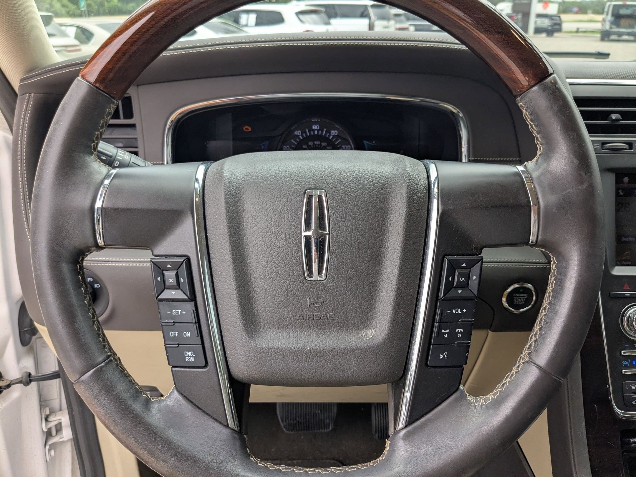 Used 2017 Lincoln Navigator Reserve RWD image 14