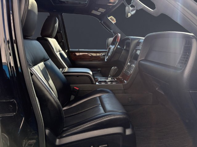 Used 2017 Lincoln Navigator Select AWD/4WD image 15