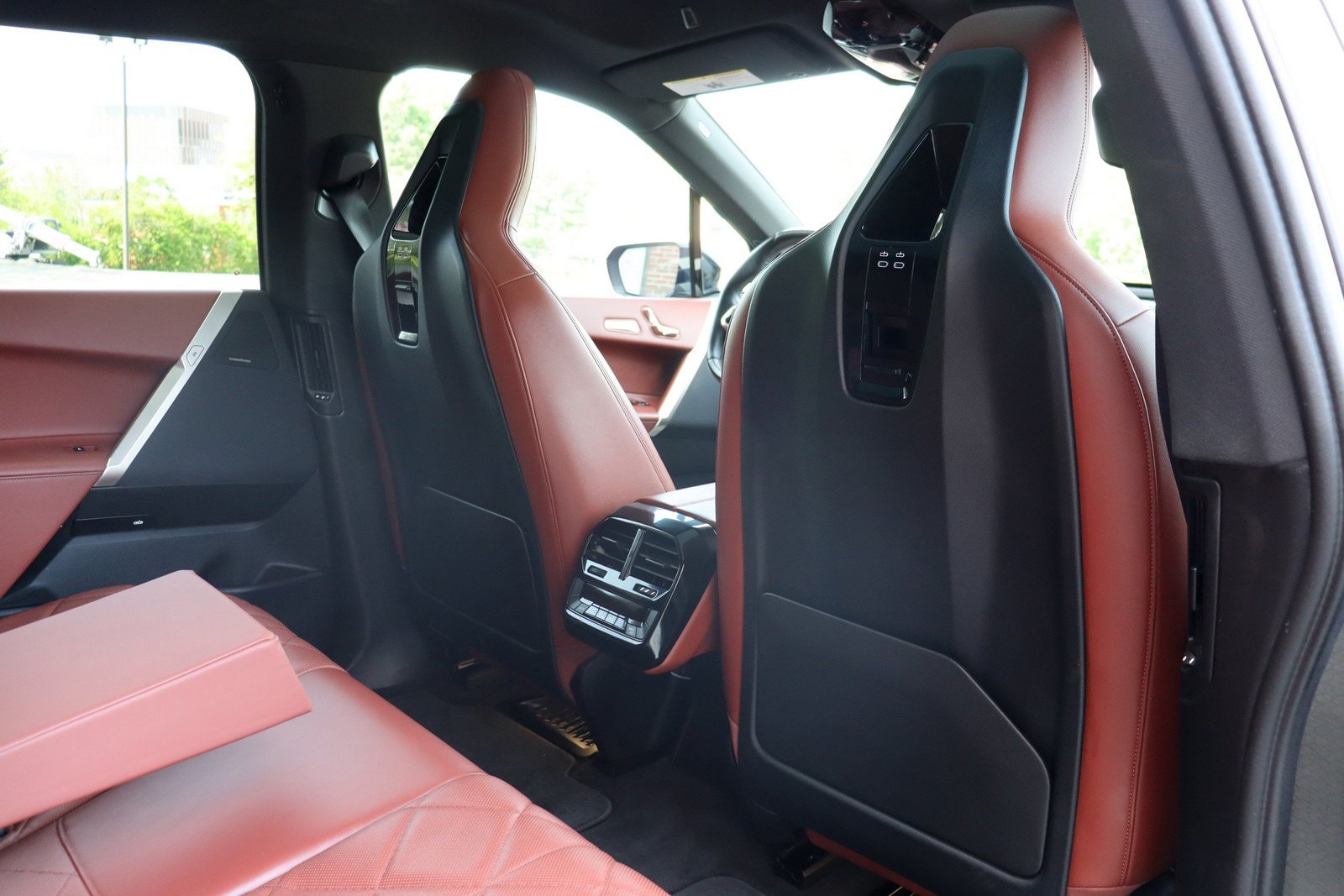 Used 2022 BMW iX xDrive50 w/ Premium Package AWD/4WD image 19