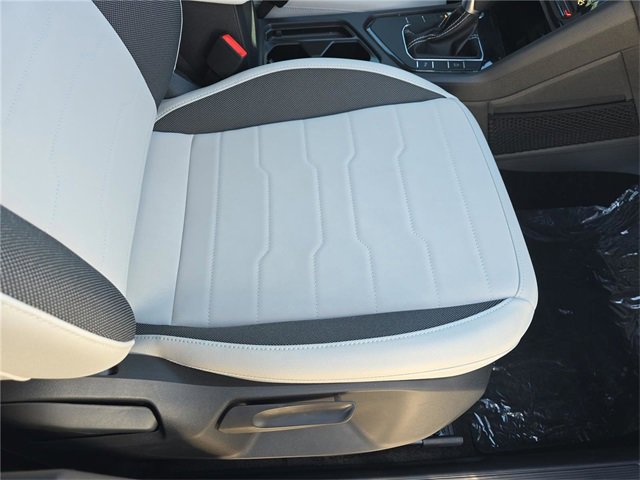 New 2025 Volkswagen Taos SE image 23