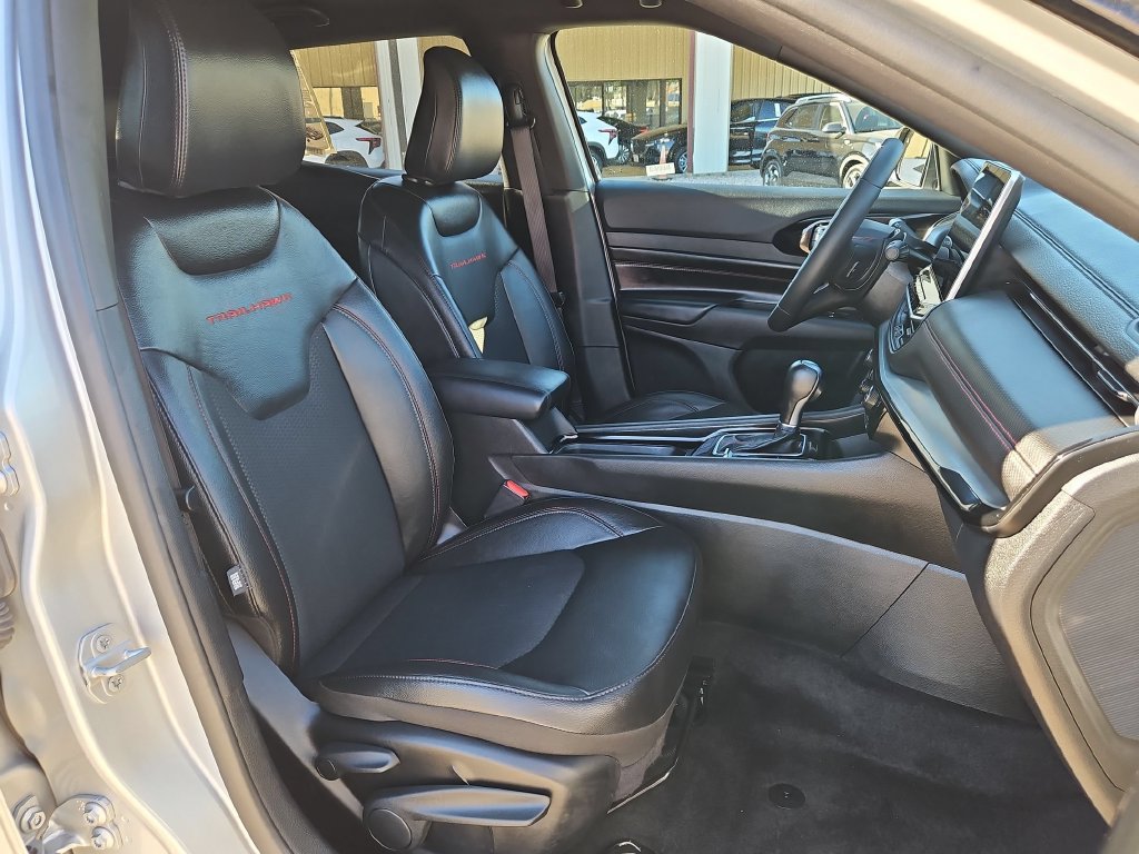 Used 2025 Jeep Compass Trailhawk AWD/4WD image 28