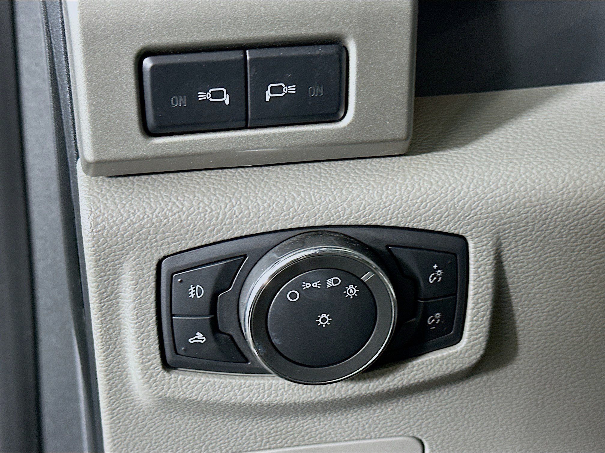 Used 2015 Ford F150 Lariat w/ Equipment Group 501A Mid AWD/4WD image 17