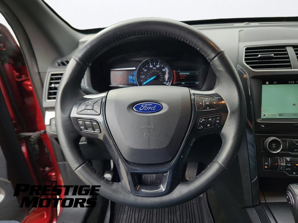 Used 2018 Ford Explorer XLT w/ Equipment Group 201A AWD/4WD image 16
