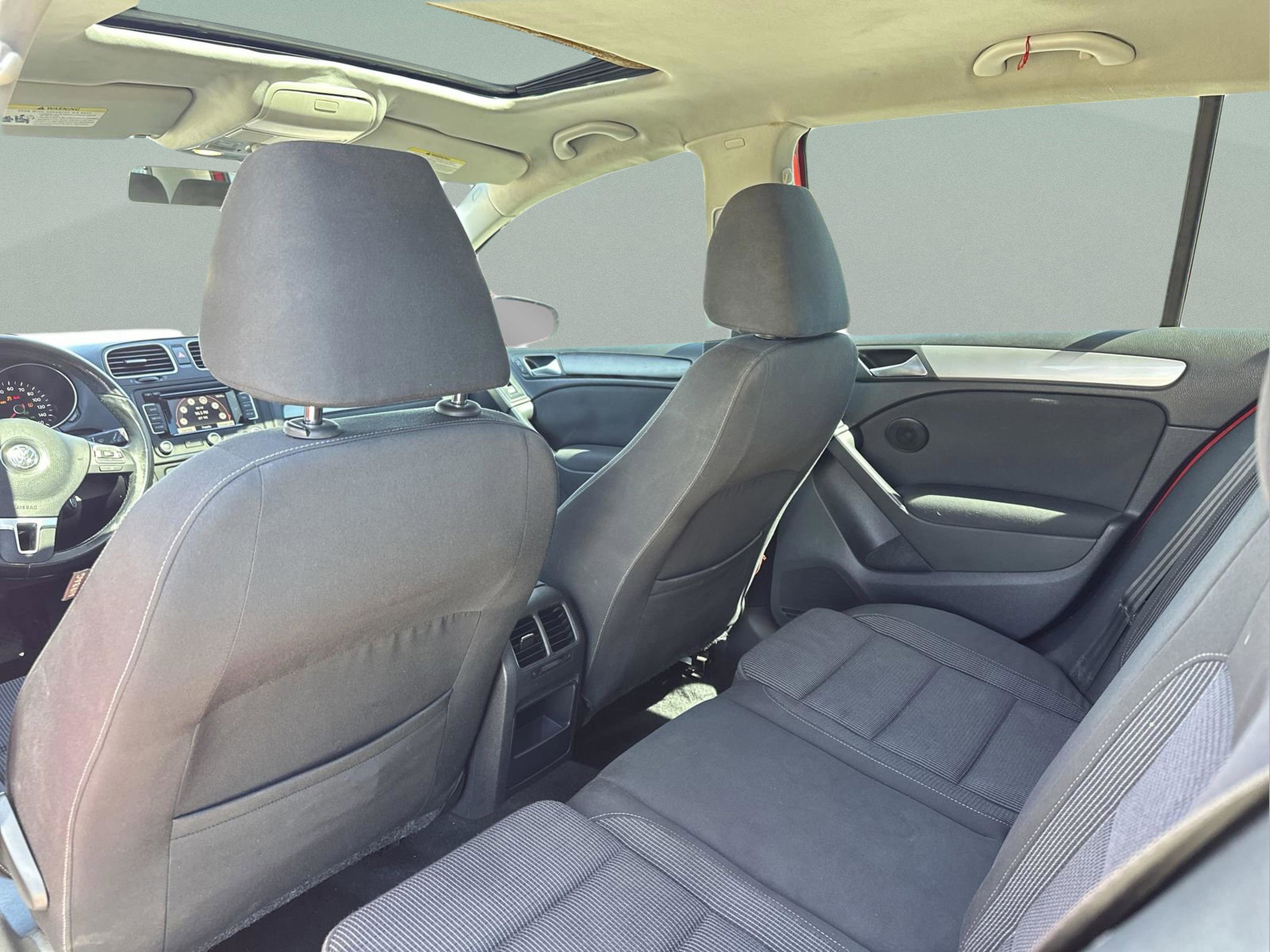 Used 2013 Volkswagen Golf TDI image 18