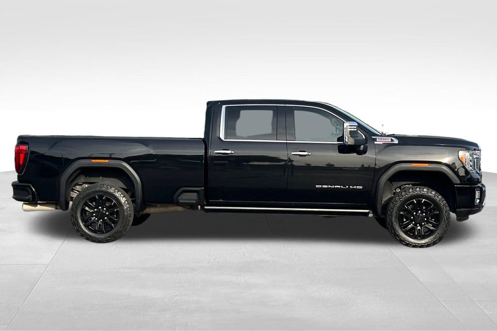 Used 2022 GMC Sierra 3500 Denali w/ Denali Black Diamond Edition image 3
