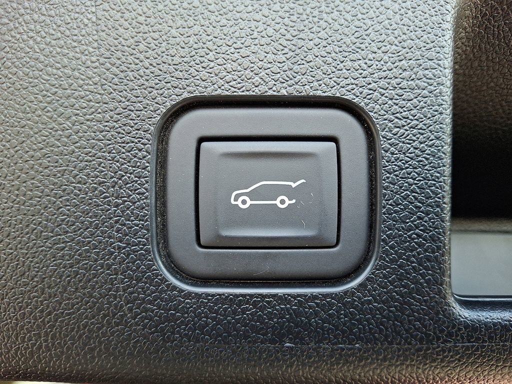 Used 2025 Chevrolet Equinox EV RS w/ Active Safety Package 3 image 29