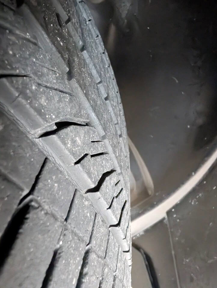 Used 2013 Ford Edge SEL image 24