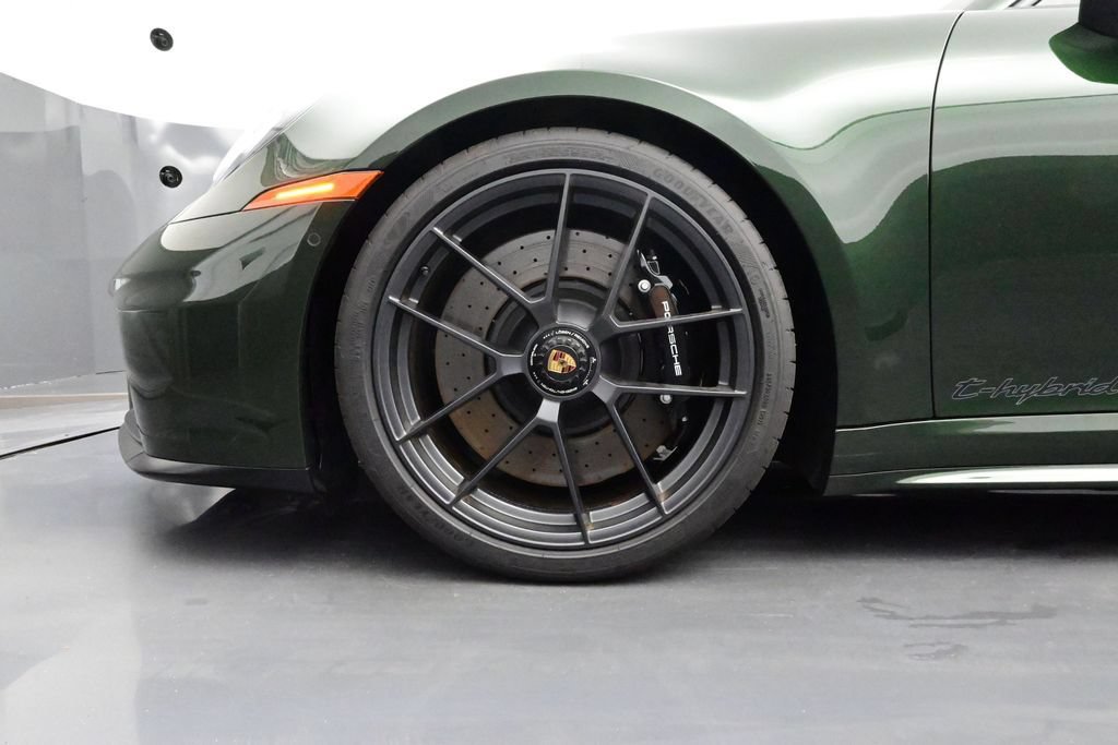 Certified 2026 Porsche 911 Carrera 4 GTS w/ Premium Package AWD/4WD image 6